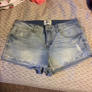 NWOT Mudd Jean shorts. Juniors size 9